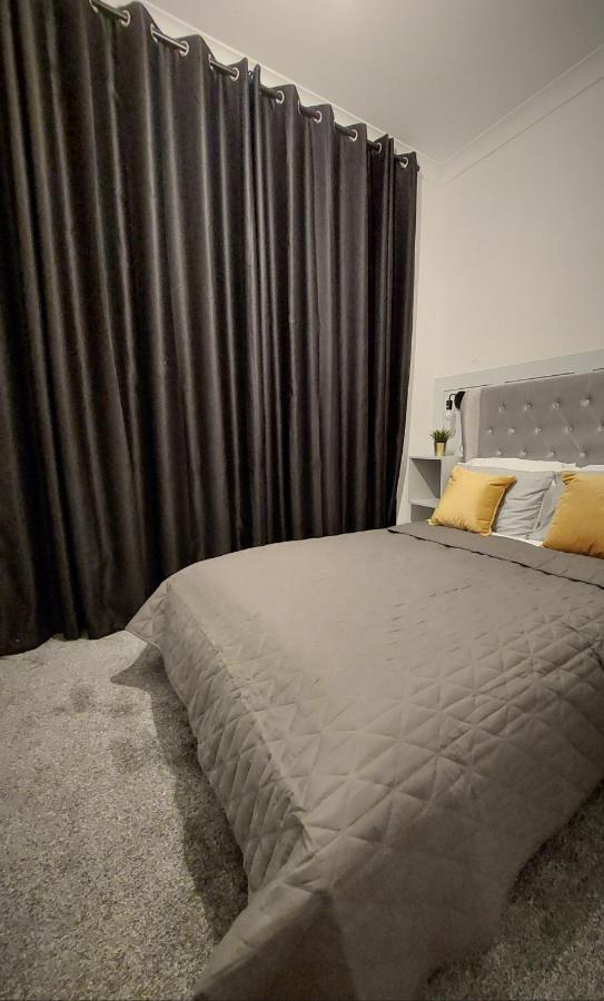 Modern & Bright, G/F, 1Br Apt. Real Hidden Gem Apartamento Hamilton Exterior foto