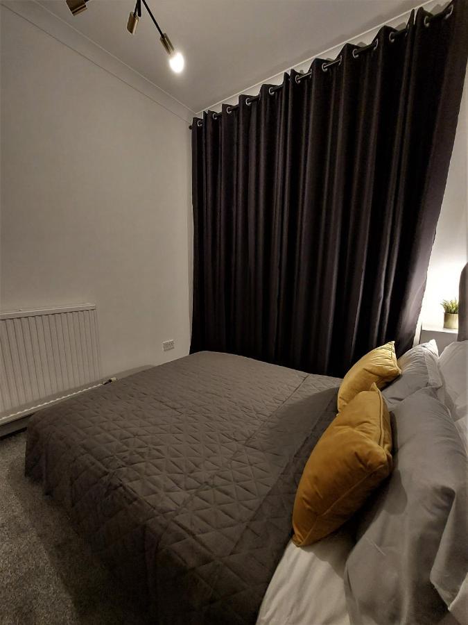 Modern & Bright, G/F, 1Br Apt. Real Hidden Gem Apartamento Hamilton Exterior foto